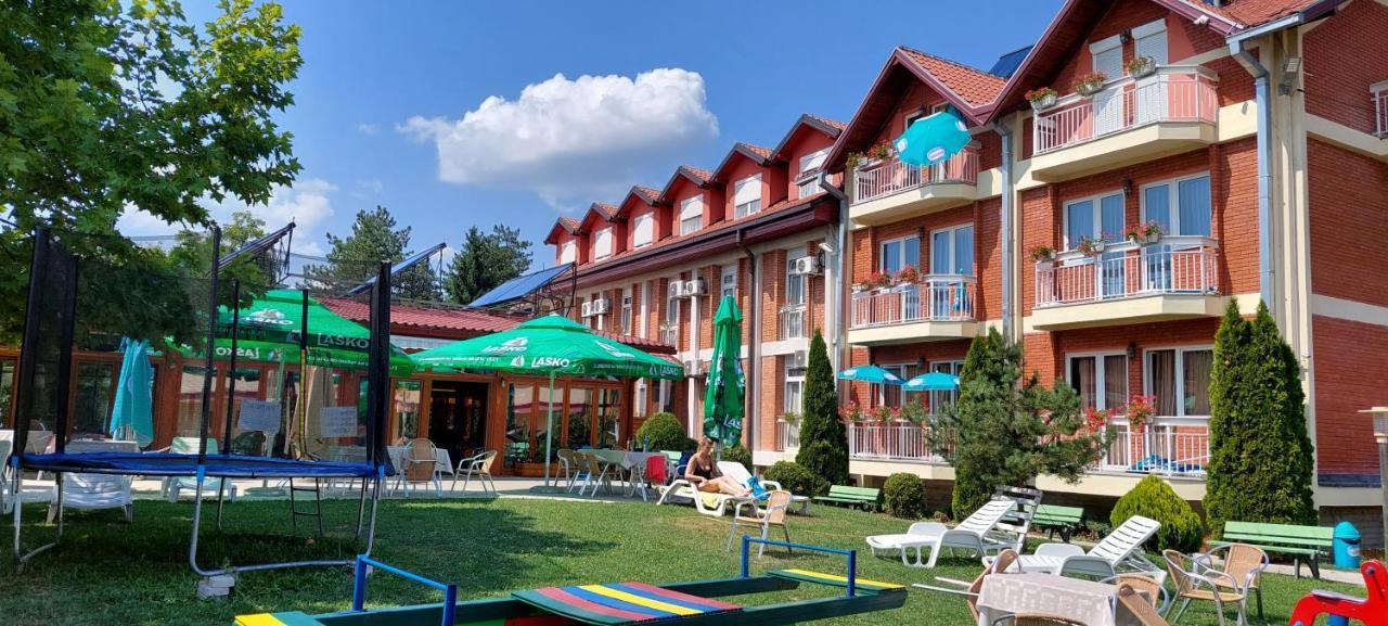 Hotel Ravni Gaj Knic Exterior foto